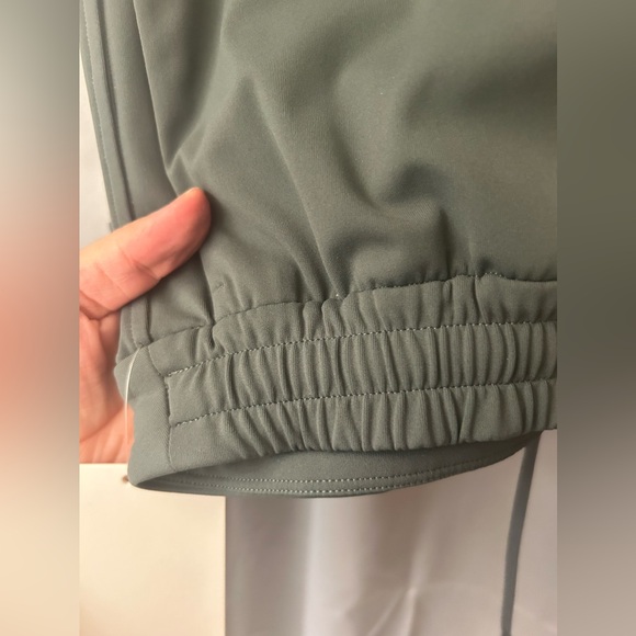 Lululemon Tapered Leg Mid-Rise 7/8 Pant *Luxtreme BRAND NEW - Picture 4 of 6